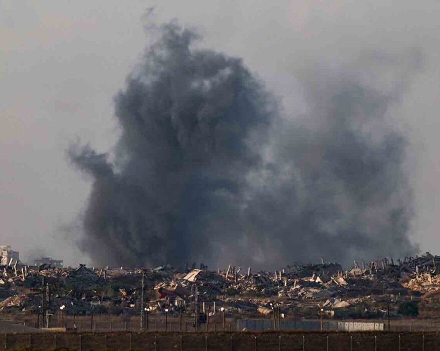 "La crisis bélica en la frontera sur de Gaza: Israel intensifica los ataques aéreos mientras se busca una tregua ante la acuciante situación humanitaria en el conflicto que deja miles de víctimas inocentes"