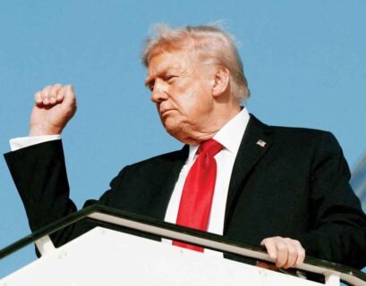 "El ex presidente Trump anuncia su deseo de regresar al poder con un sorprendente 'mandato número tres'"